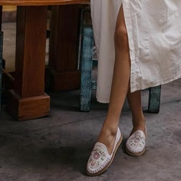 MEXICO EN LA PIEL {NIB} white floral huaraches | US 6 | flat woven leather shoes - Picture 2 of 12